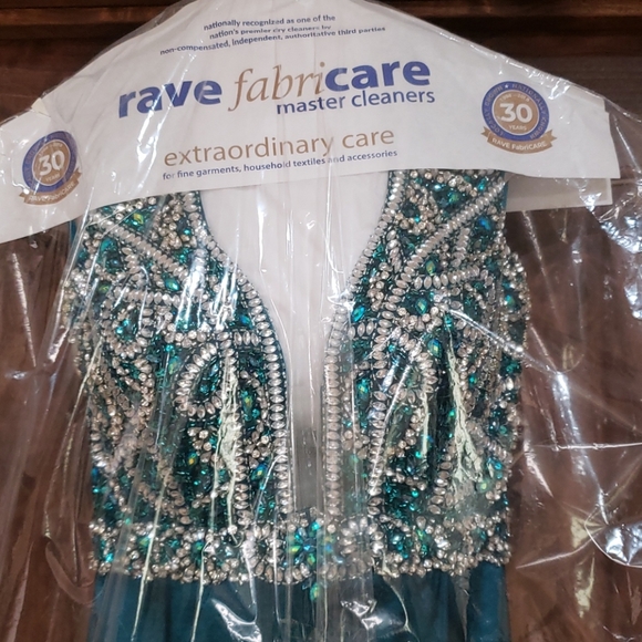 Mac Duggal Prom/Pageant Dress - Picture 4 of 6